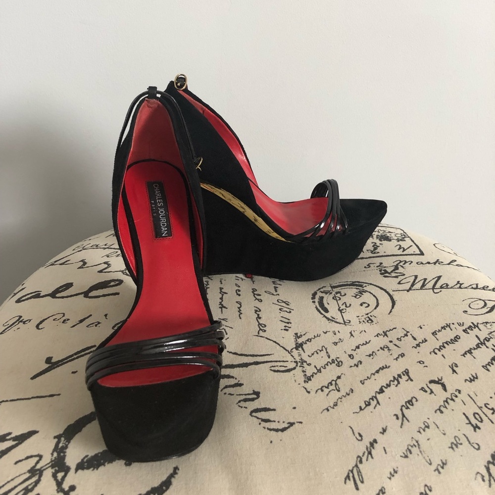 Irregular wedge Sandals